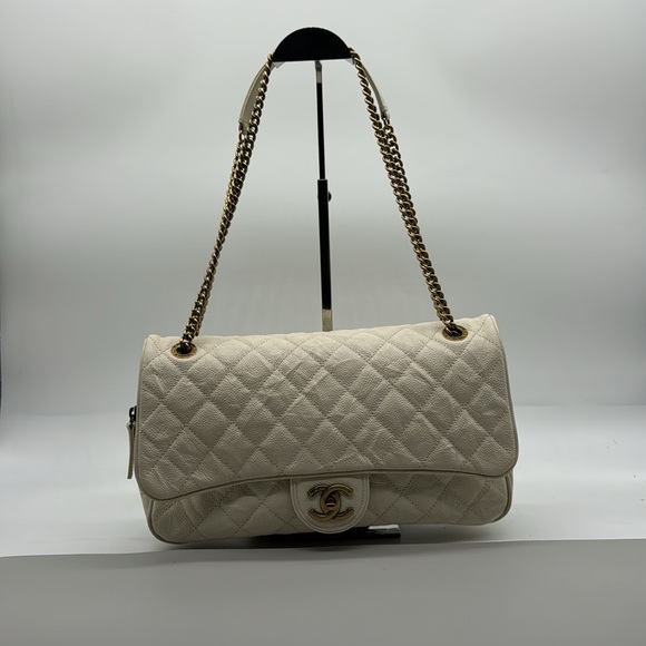 CHANEL Caviar Quilted Jumbo Easy Flap Bag - Picture 13 of 14